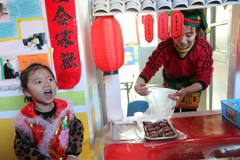 内蒙古：包头传统娃娃庙会鸣锣开市 浓浓年味儿扑面而来